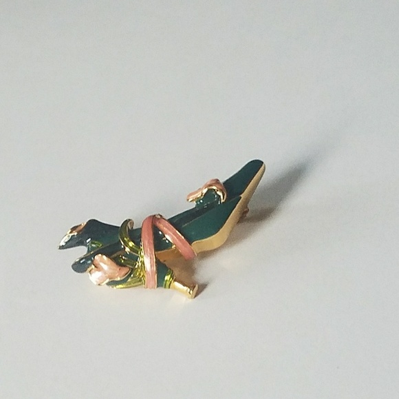 Calla Lily Gold Tone Enamel High Heel Shoe Brooch - Picture 3 of 6
